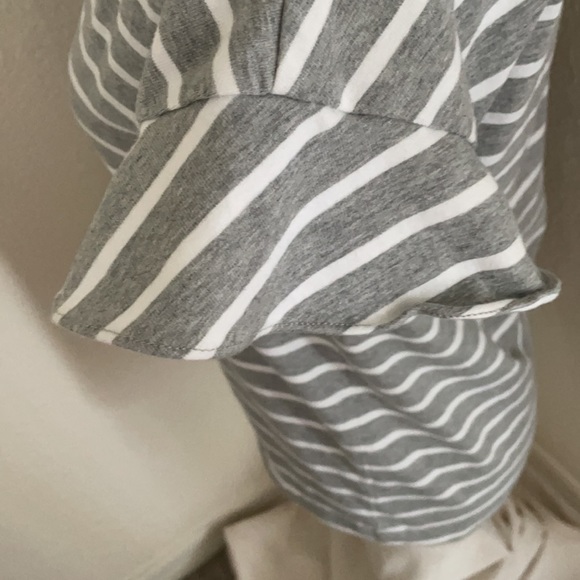 J. Crew Capped Sleeve V-Neck Top Size Small - Picture 2 of 7